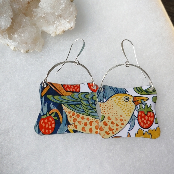 ๐SOLD๐The Strawberry Thief William Morris Folk Art Earrings - Picture 5 of 9